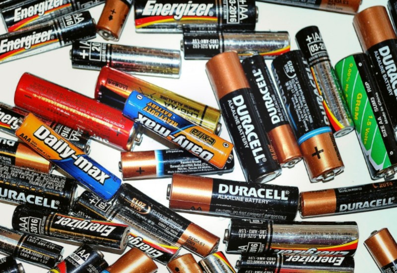 Duracell – один из примеров щелочной батарейки