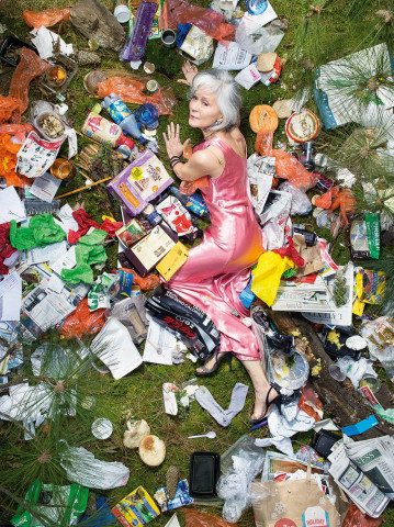 Фотограф показал на фото, сколько мусора семья производит на неделю