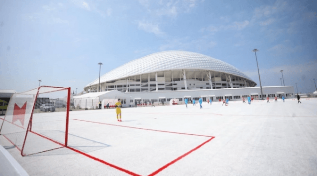 В Сочи открыли футбольное поле из переработанного пластика